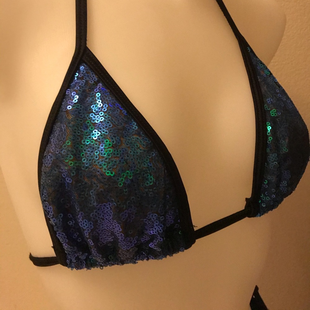 Bikini - Picture 5 of 7